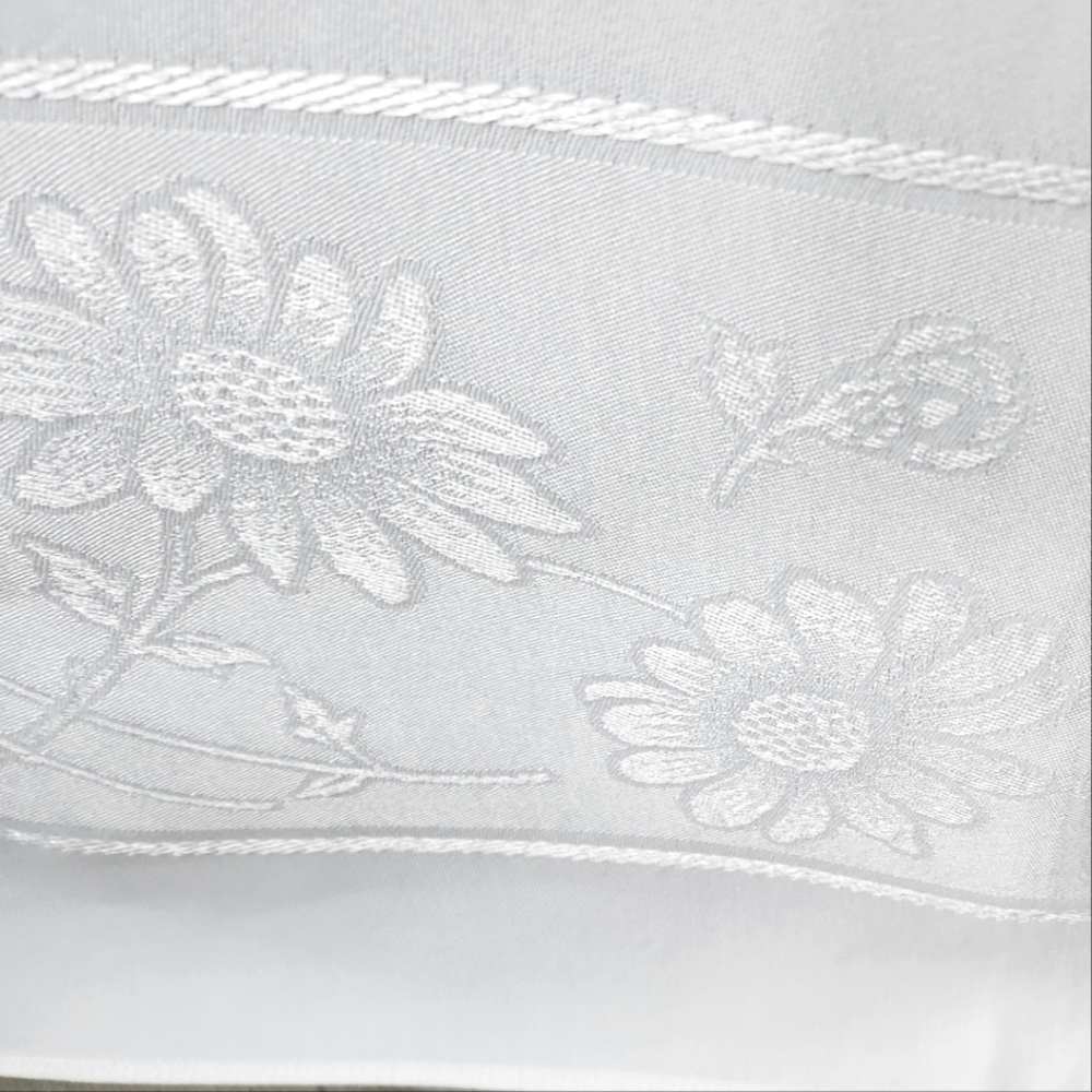 VINTAGE DAISIES ON A EASY TO CARE FOR DAMASK FABRIC